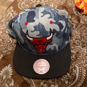 Chicago Bulls blue denim Camo snap back hat. OSFA. NWOT